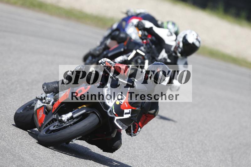 Archiv-2025/09 22.04.2025 Cornu Master School ADR/rot-rouge/21